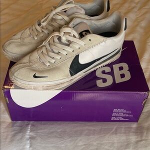 Nike SB Cream and Black Sneakers